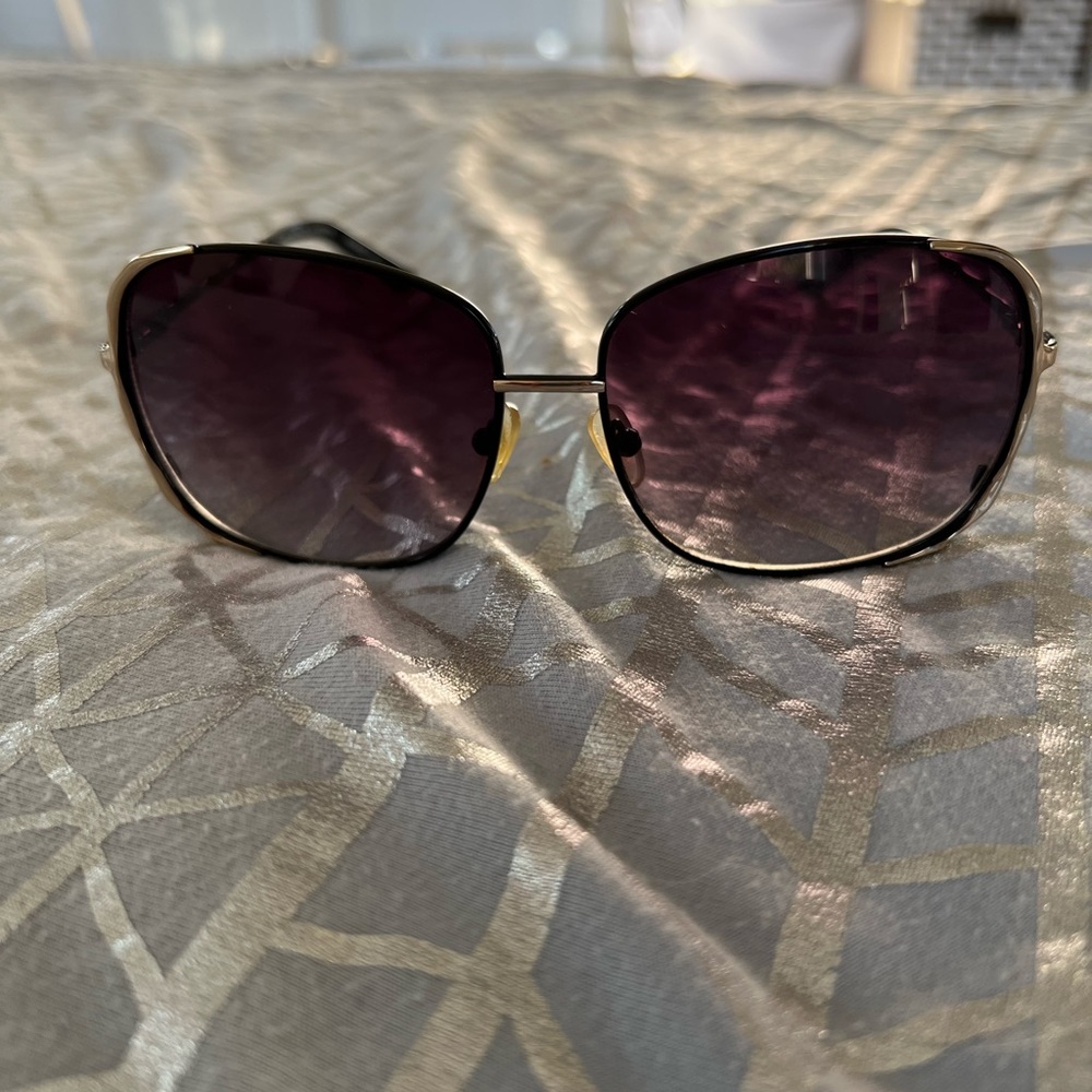 Oscar de la renta sunglasses
